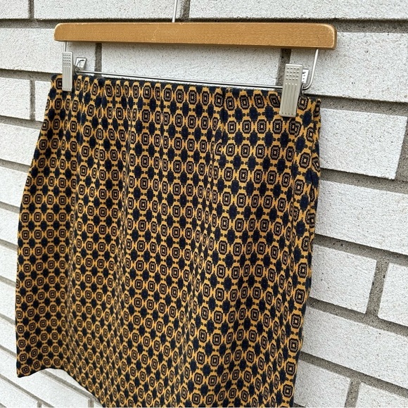 CAbi Medallion Print Knit A-Line Skirt Asymmetrical Hem Pockets XS 3403 - Picture 7 of 13